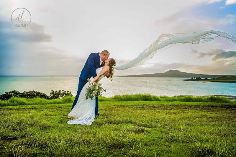 bride and groom in a scenic auckland backdrop